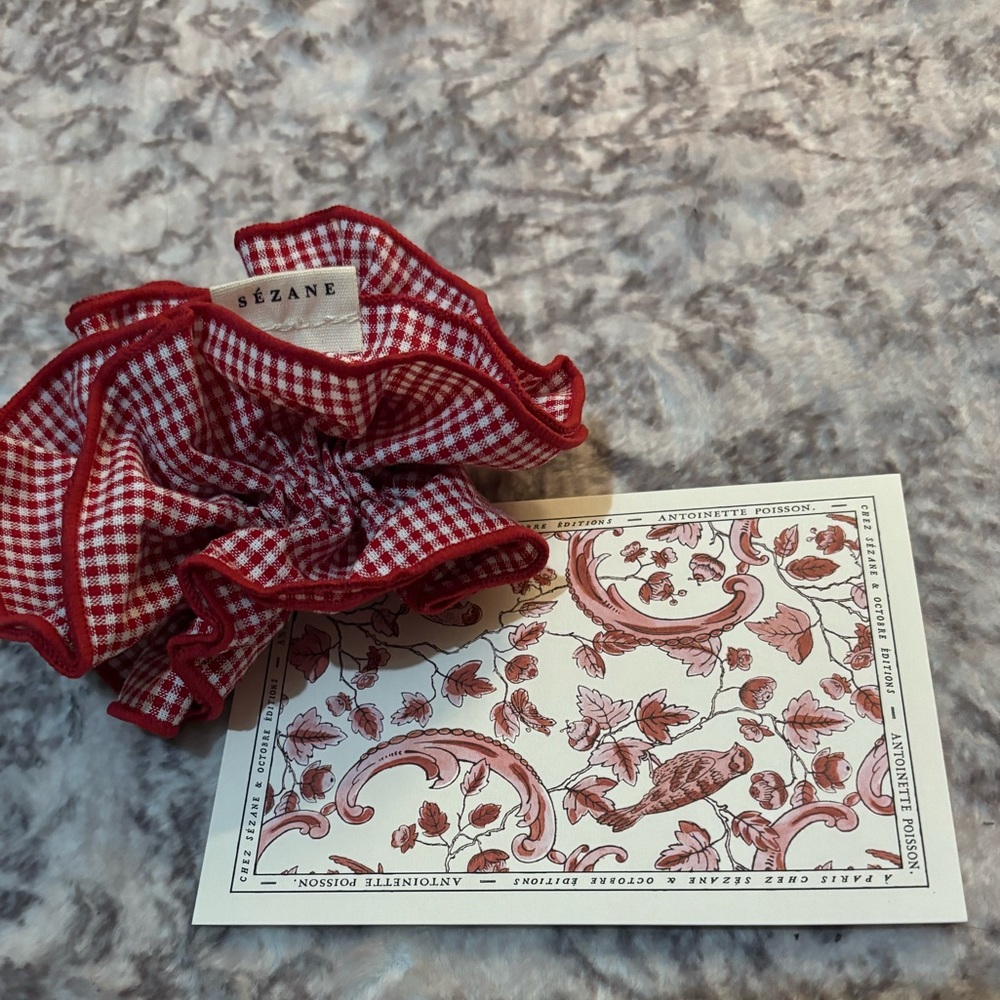 ☀️Sezane Red and White Gingham Scrunchie